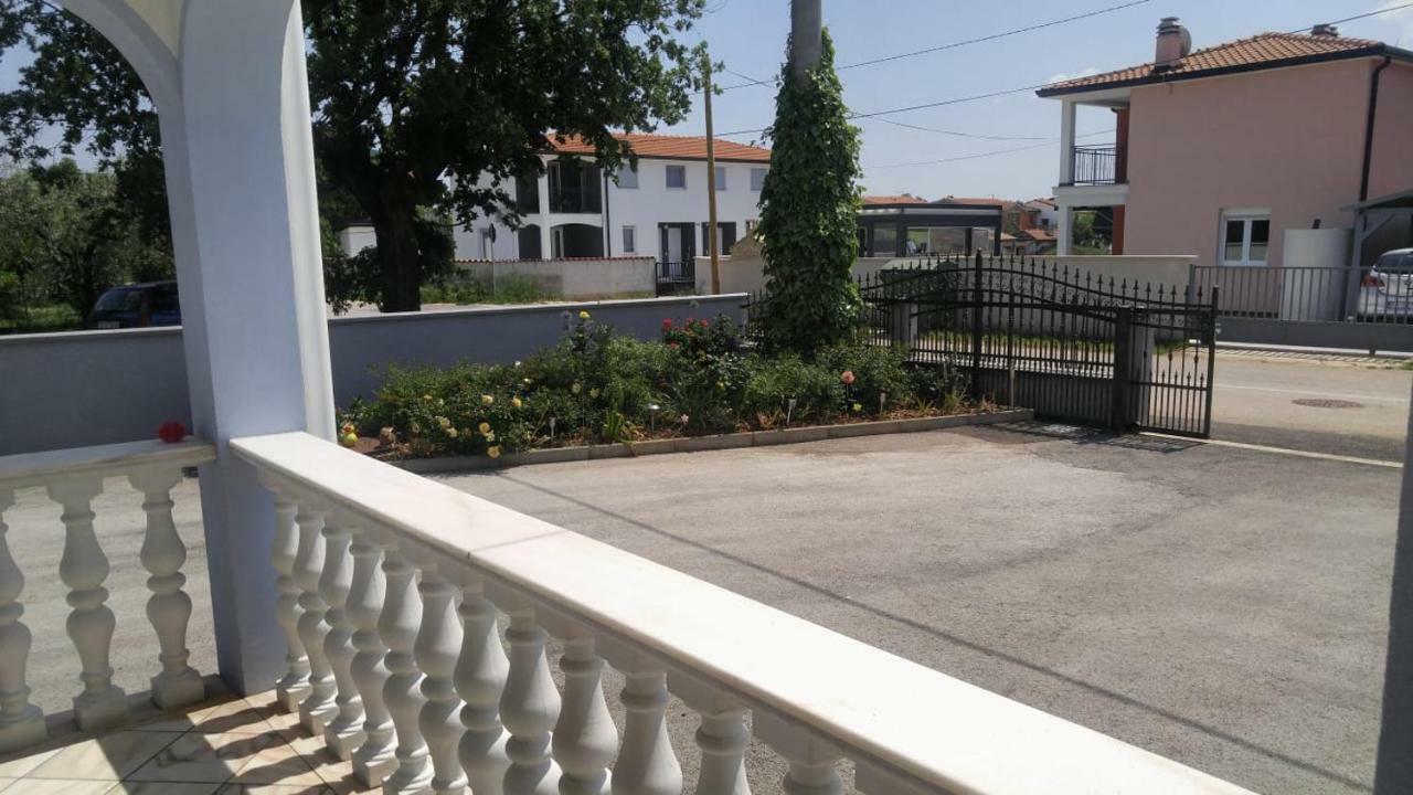 Apartman Janja Porec Exterior photo